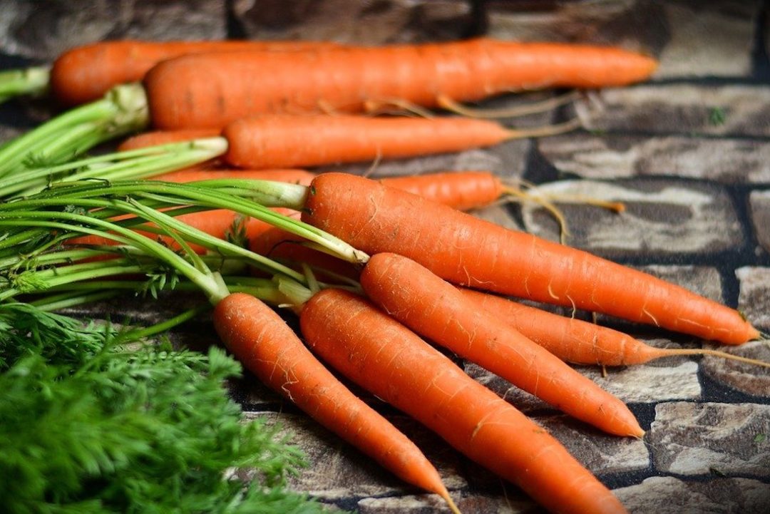 close up photo of bunch of carrots - Santa Clarita Grocery